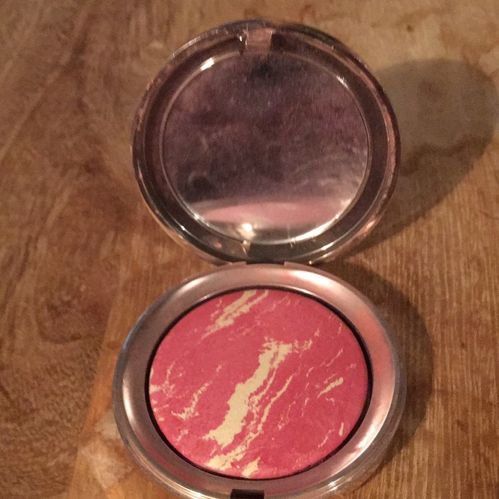 Makeup - Picture 2 of 3